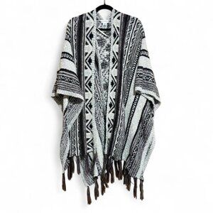 Wonderly boho black & white poncho cardigan sweater with‎ fringe aztec festival